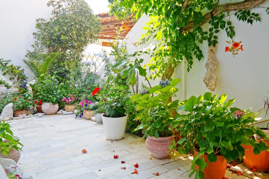 Sanoudos Hotel Naxos City Exterior photo